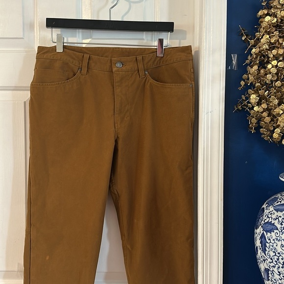 Men’s Lululemon Slim-Tapered Smooth Twill Trouser in Bold Beige Size 34 - Picture 2 of 8